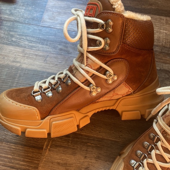 COPY - Gucci flash trek shearling boots - Picture 6 of 15